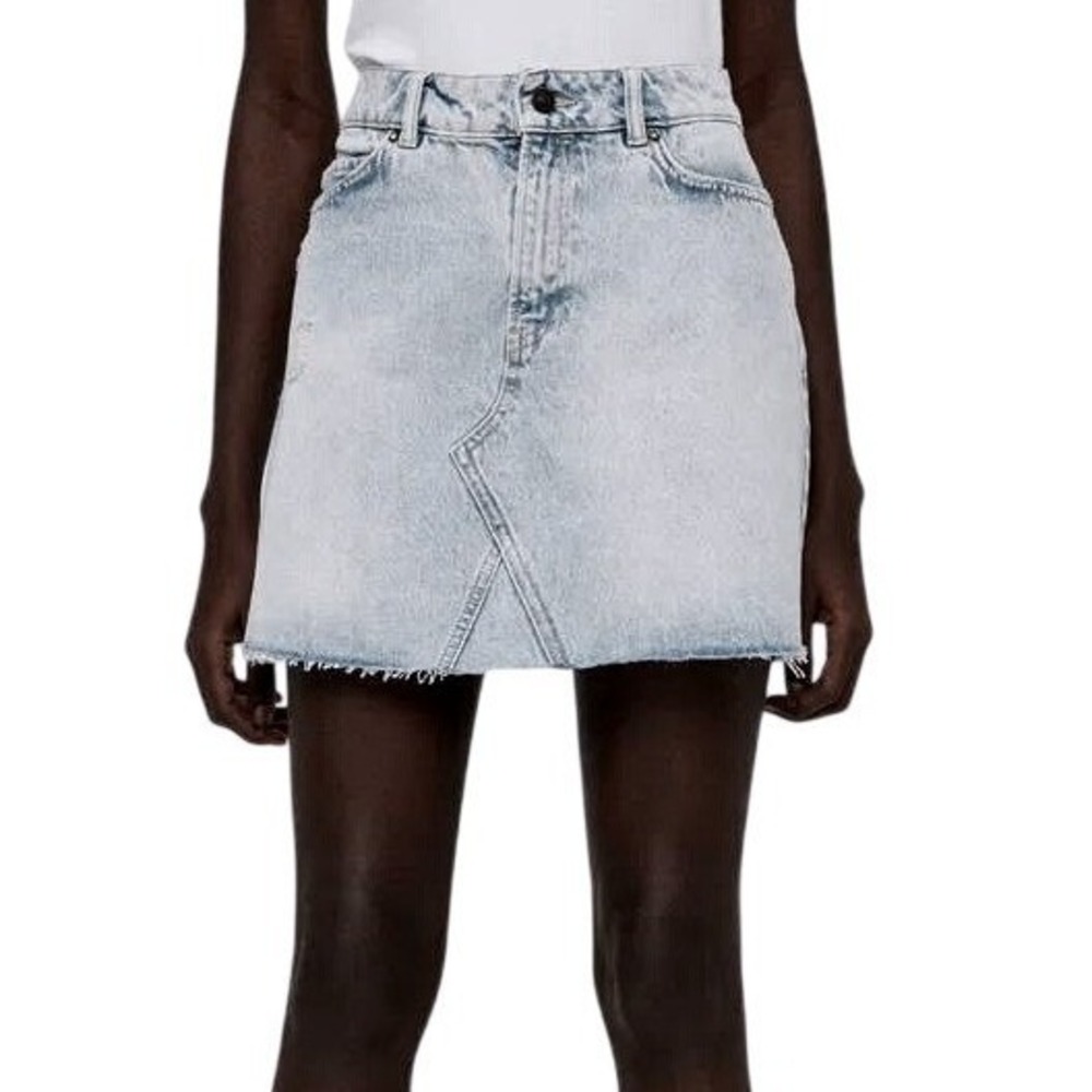 AllSaints Mae Light Wash Denim Mini Skirt Frayed Hem‎ Distressed Blue US 6 90s